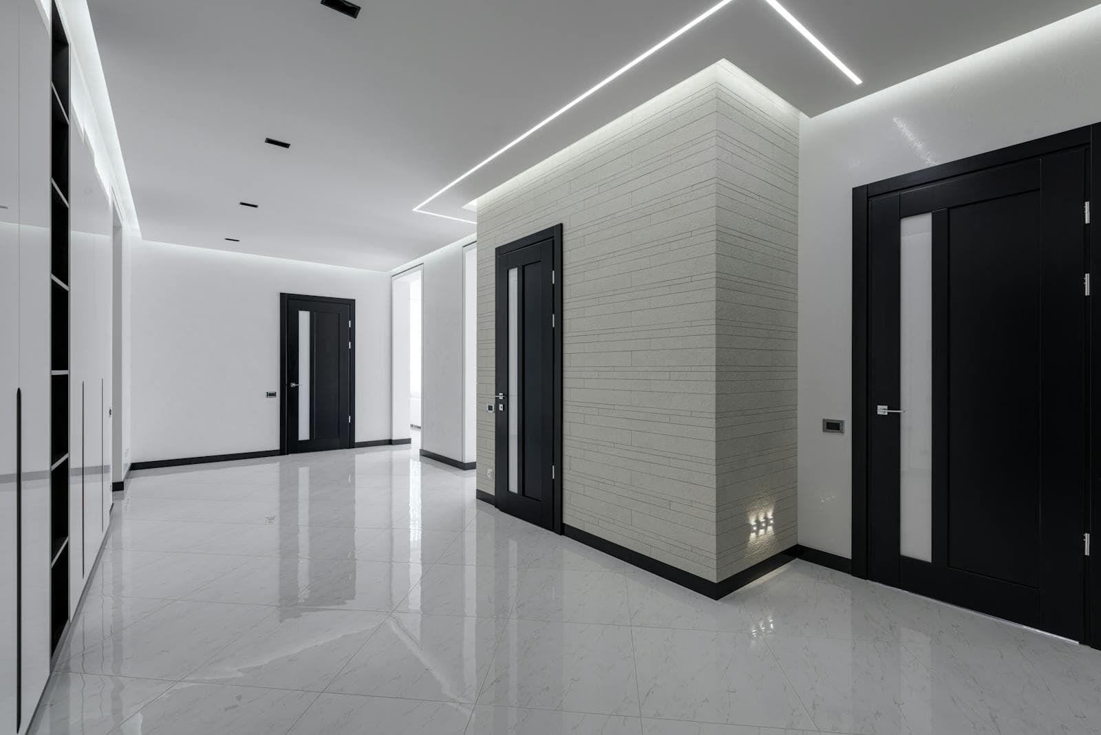Sala de estar com sofá e mesa de centro